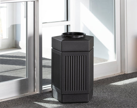 Canmeleon™ Indoor/Outdoor, 30 Gallon Pentagon | 9485BL