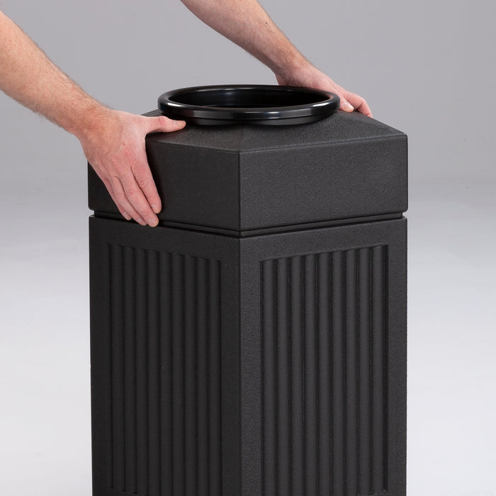 Canmeleon™ Indoor/Outdoor, 30 Gallon Pentagon | 9485BL