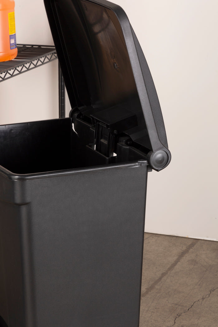 Plastic Step-On - 23 Gallon | 9923