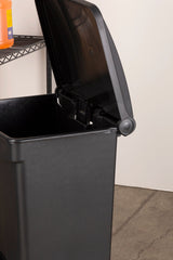 Plastic Step-On - 23 Gallon | 9923