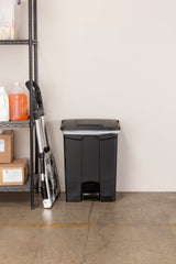 Plastic Step-On - 23 Gallon | 9923