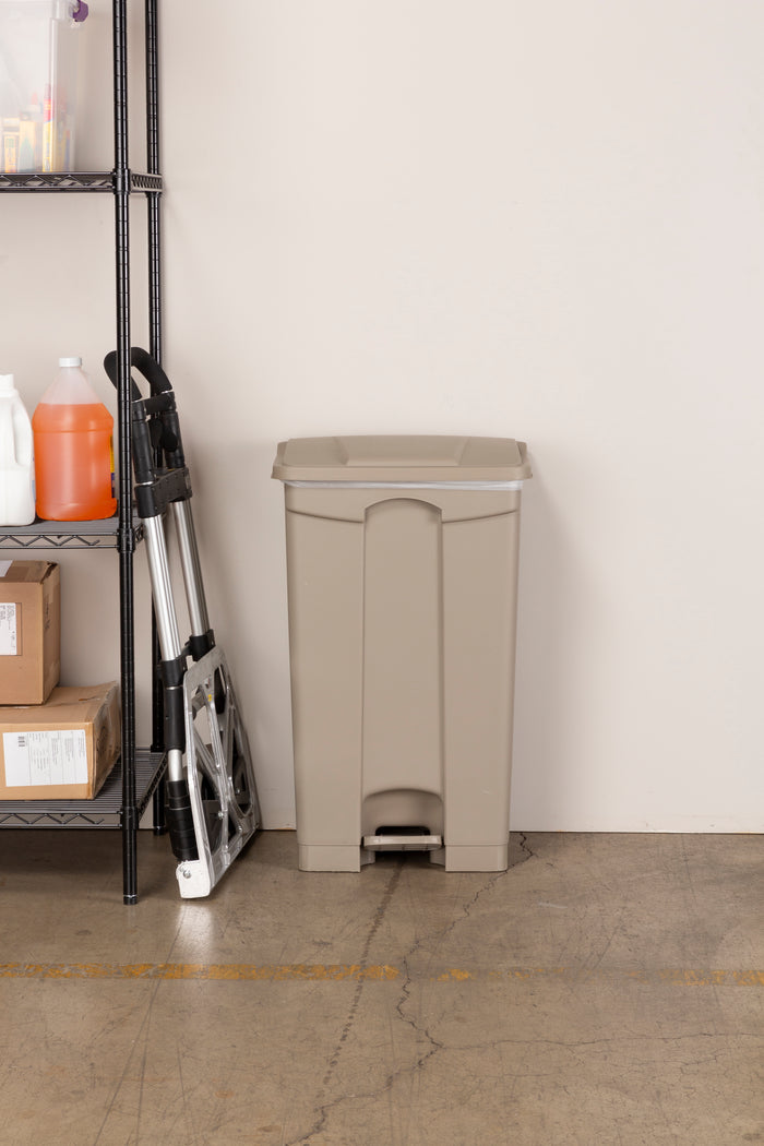Plastic Step-On - 23 Gallon | 9923